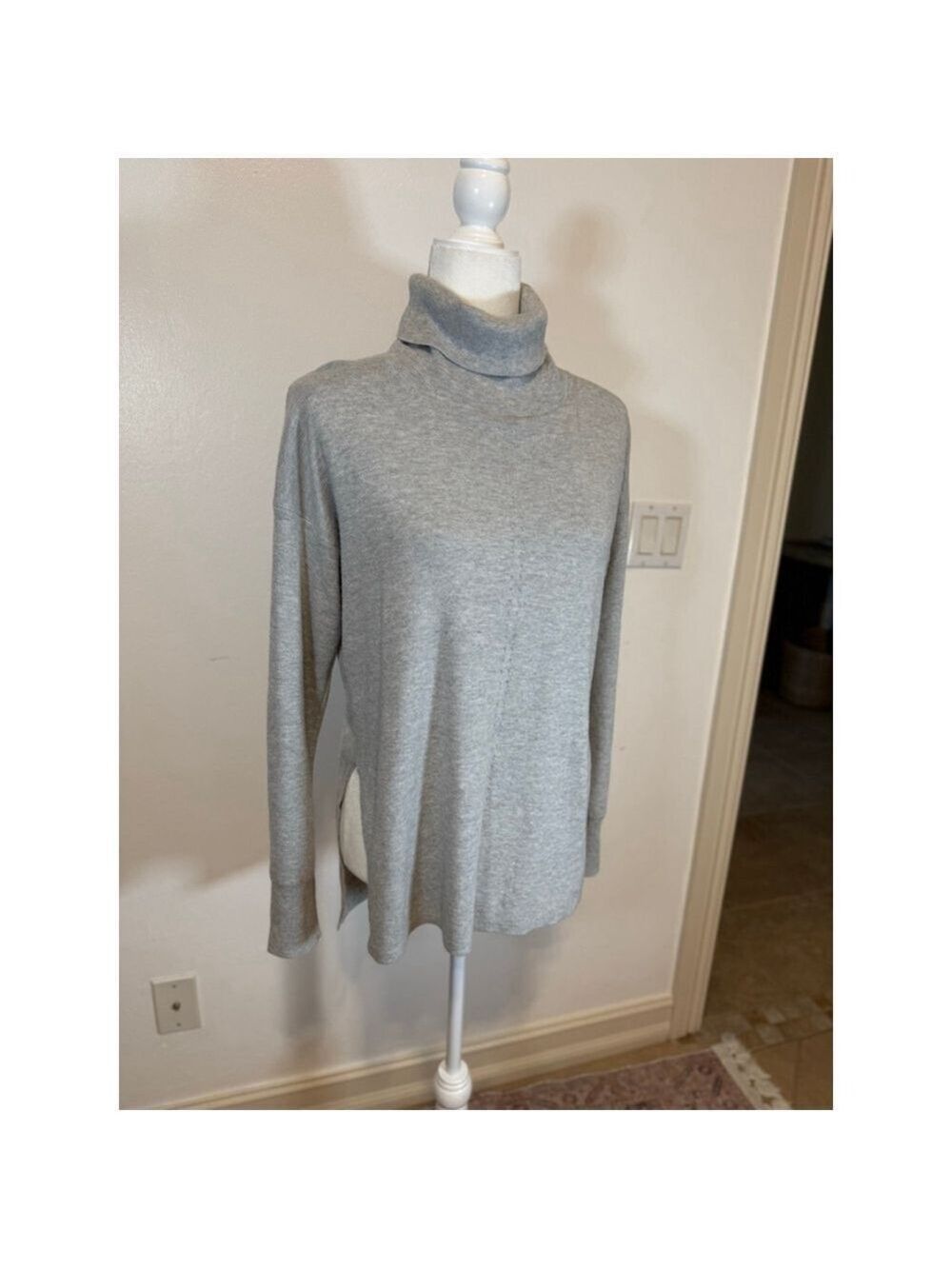 Banana Republic Gray Turtleneck Sweater high low long length side slits. Small